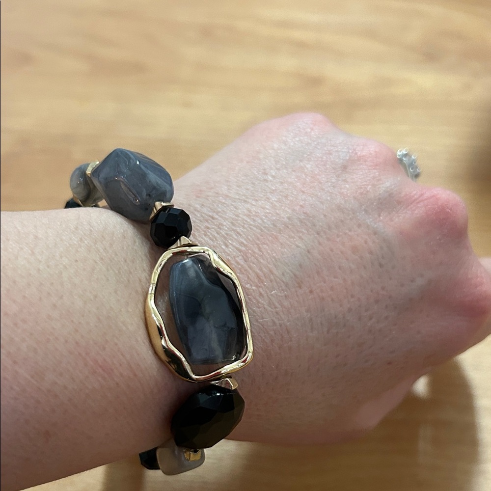 Chic Black and Gold Stone Bracelet